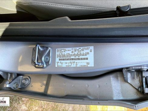 Used 2019 Ford Escape SE image 32