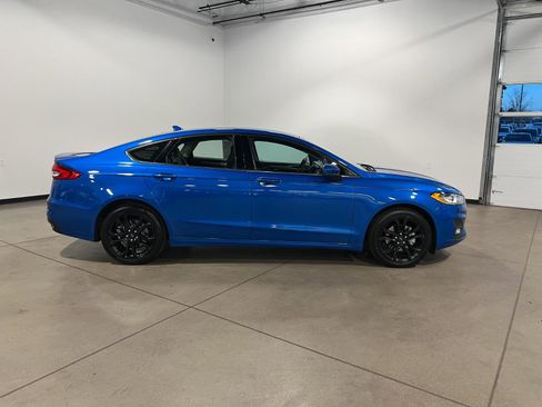 Used 2019 Ford Fusion SE w/ Equipment Group 151A image 2