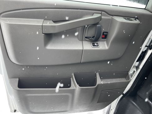 Used 2019 Chevrolet Express 2500 image 12