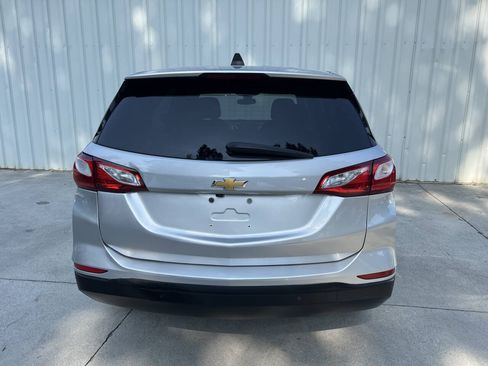 Used 2020 Chevrolet Equinox LS w/ LS Convenience Package FWD image 4