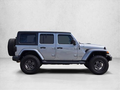 Used 2018 Jeep Wrangler Unlimited Sahara AWD/4WD image 4