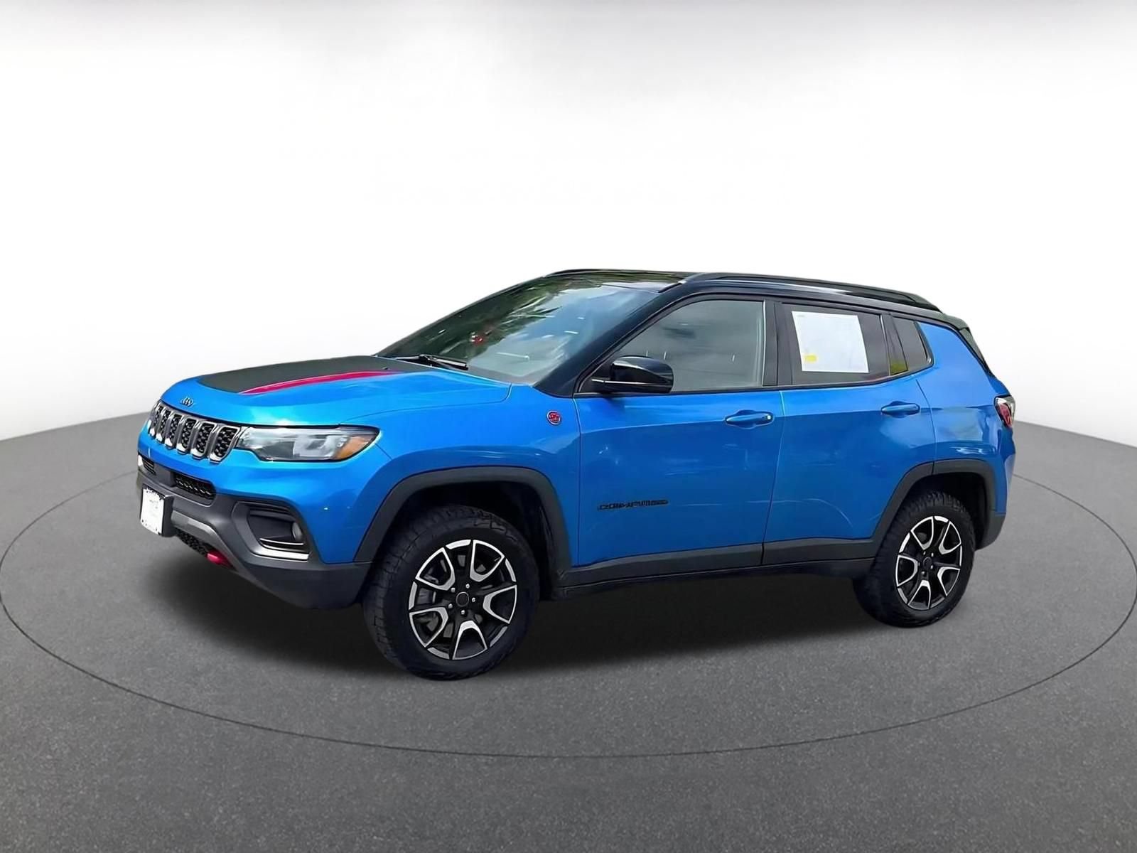 Used 2025 Jeep Compass Trailhawk AWD/4WD image 7