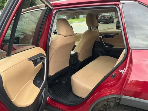 Used 2022 Toyota RAV4 LE AWD/4WD image 28