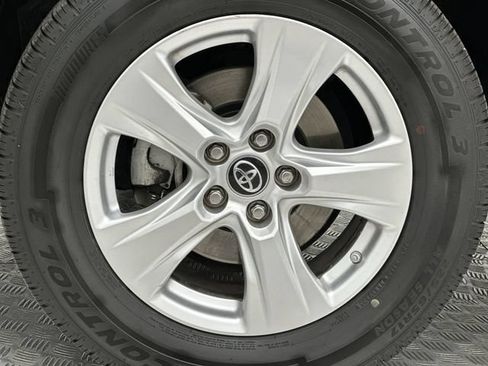 Used 2019 Toyota RAV4 XLE AWD/4WD image 10