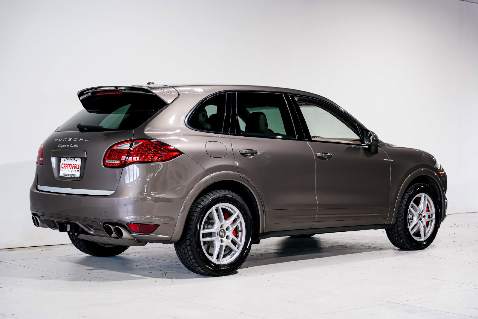 Used 2013 Porsche Cayenne Turbo AWD/4WD image 3