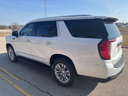 Used 2022 GMC Yukon SLT w/ SLT Luxury Package image 5