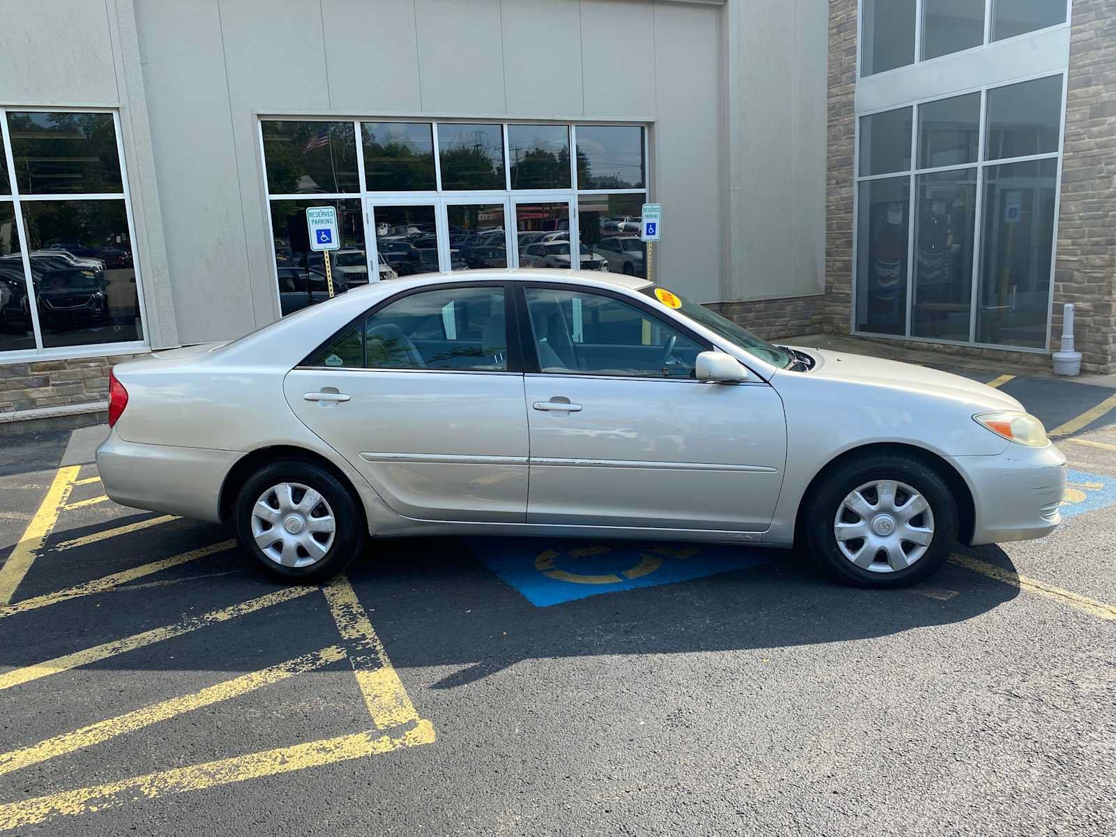 Used 2004 Toyota Camry LE w/ Fleet Convenience Pkg FWD image 13