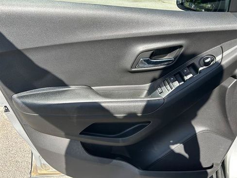 Certified 2018 Chevrolet Trax LT w/ Redline Edition FWD image 11
