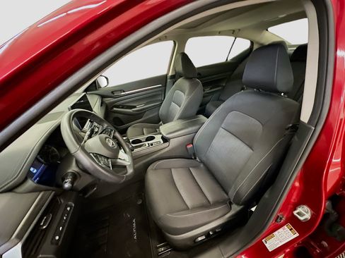 Used 2023 Nissan Altima 2.5 SV w/ SV Premium Package image 13