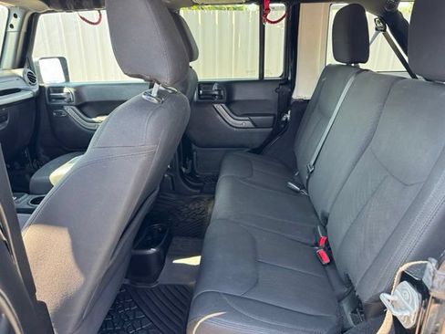 Used 2018 Jeep Wrangler Unlimited Sport S AWD/4WD image 11