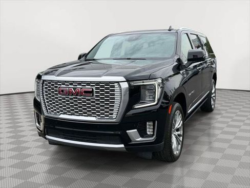 Used 2023 GMC Yukon XL Denali w/ Advanced Technology Package AWD/4WD image 3