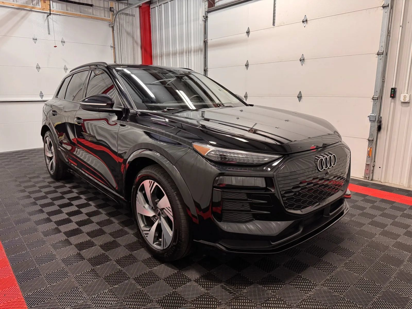 Used 2025 Audi Q6 e-tron Prestige w/ 20" Wheel Package AWD/4WD image 5