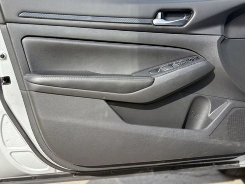 Used 2024 Nissan Altima 2.5 SV FWD image 10