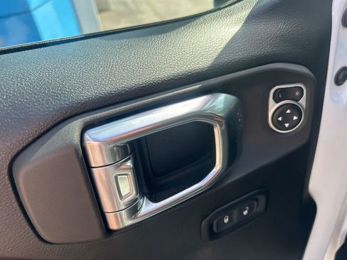 Used 2025 Jeep Gladiator Sport AWD/4WD image 8