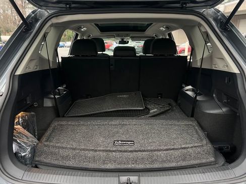 Used 2021 Volkswagen Tiguan SE w/ Panoramic Sunroof Package image 30