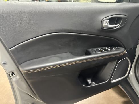 Used 2021 Jeep Compass Limited w/ Elite Exterior Group AWD/4WD image 14