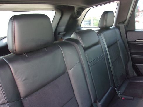 Used 2018 Jeep Grand Cherokee Altitude AWD/4WD image 14