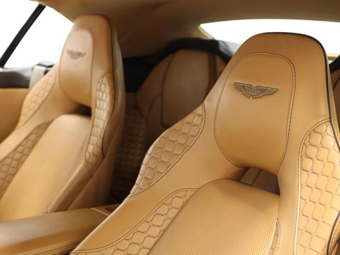 Used 2015 Aston Martin Vanquish Volante RWD image 18