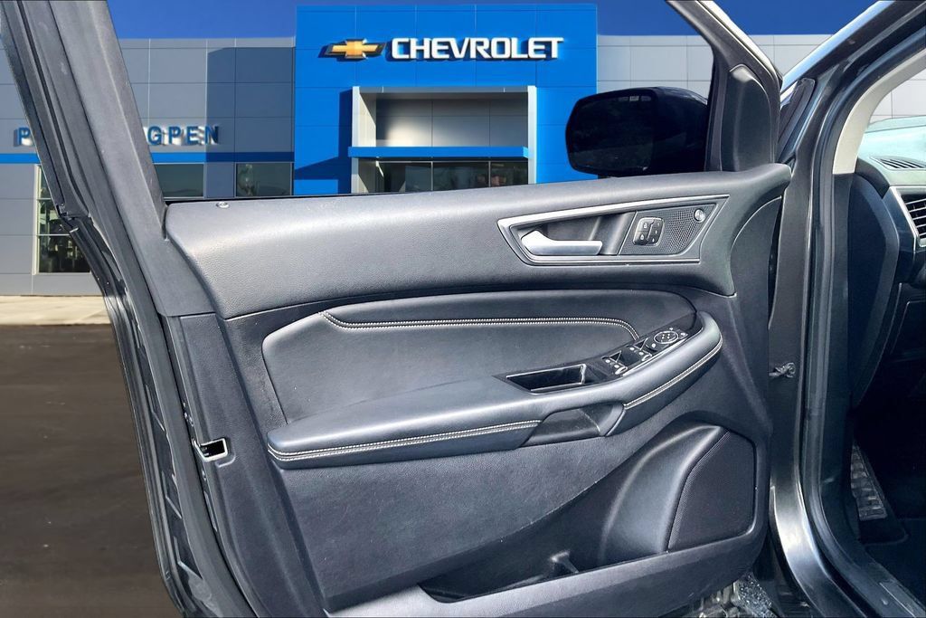 Used 2019 Ford Edge Titanium AWD/4WD image 20