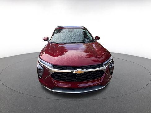 Used 2025 Chevrolet Trax LT w/ LT Convenience Package image 4