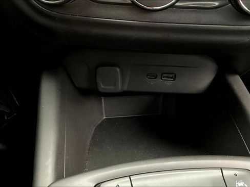 Used 2025 Chevrolet Trax LS image 17