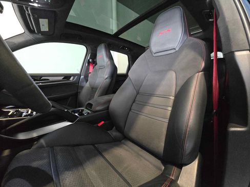 Used 2025 Porsche Cayenne GTS AWD/4WD image 5
