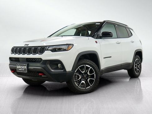 Used 2025 Jeep Compass Trailhawk AWD/4WD image 1