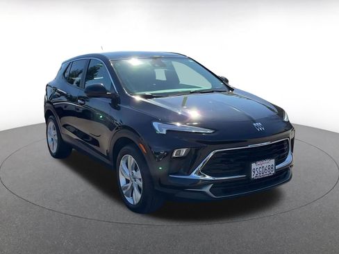 Used 2025 Buick Encore GX Preferred FWD image 3