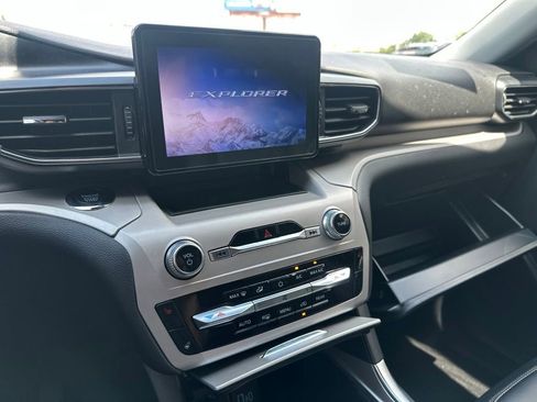 Used 2023 Ford Explorer XLT w/ Equipment Group 202A RWD image 10