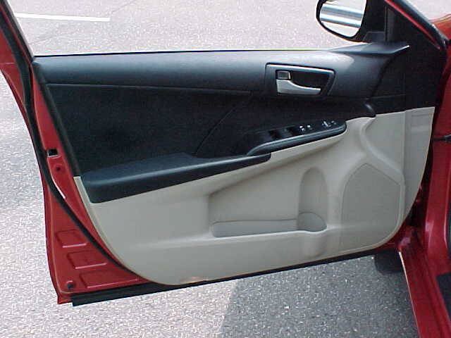 Used 2012 Toyota Camry LE FWD image 46