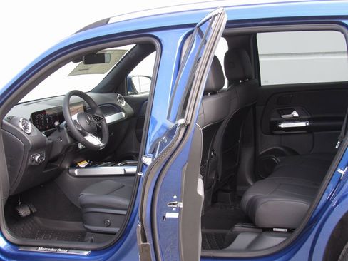 New 2025 Mercedes-Benz GLB 250 4MATIC image 14