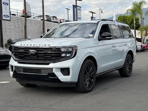 New 2026 Ford Expedition Platinum AWD/4WD image 4