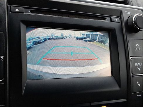 Used 2015 Toyota Camry LE image 18