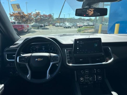Used 2022 Chevrolet Tahoe LT w/ Luxury Package AWD/4WD image 2