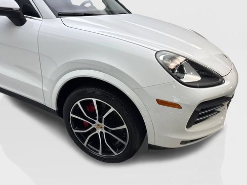 Used 2022 Porsche Cayenne w/ Premium Package AWD/4WD image 19