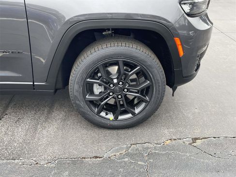 New 2025 Jeep Grand Cherokee L Limited image 14