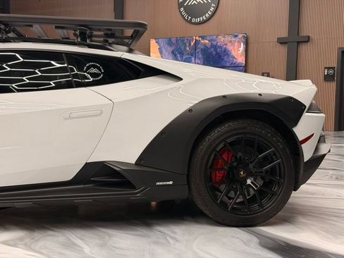Used 2024 Lamborghini Huracan Sterrato AWD/4WD image 17
