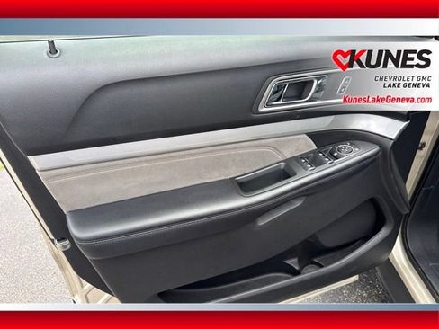Used 2017 Ford Explorer XLT w/ Equipment Group 202A AWD/4WD image 14