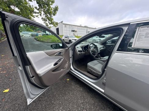 Used 2018 Chevrolet Malibu Hybrid FWD image 7