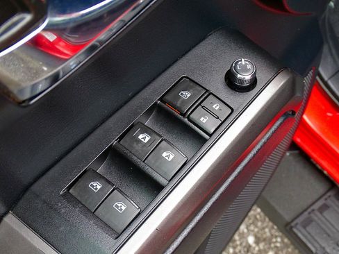 Used 2016 Toyota Tacoma TRD Off-Road w/ Premium & Technology Package AWD/4WD image 25
