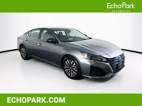 Used 2025 Nissan Altima 2.5 SV image 1