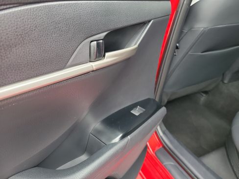 Used 2025 Toyota Camry SE FWD image 13