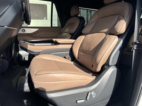New 2026 Lincoln Navigator L Black Label AWD/4WD image 18