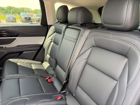 Used 2025 Lincoln Nautilus Premier AWD/4WD image 31