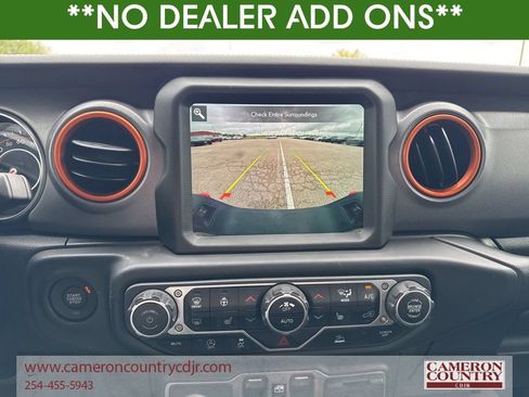 Used 2023 Jeep Gladiator Mojave w/ Cold Weather Group AWD/4WD image 9