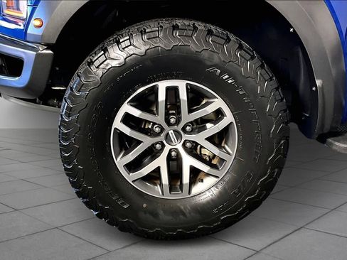 Used 2018 Ford F150 Raptor w/ Equipment Group 802A Luxury image 11