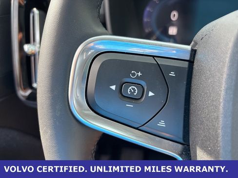 Certified 2025 Volvo XC40 B5 Core image 21