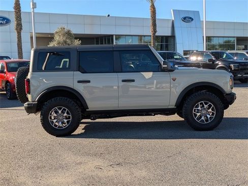 New 2025 Ford Bronco Badlands image 8