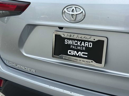 Used 2024 Toyota Highlander LE image 13