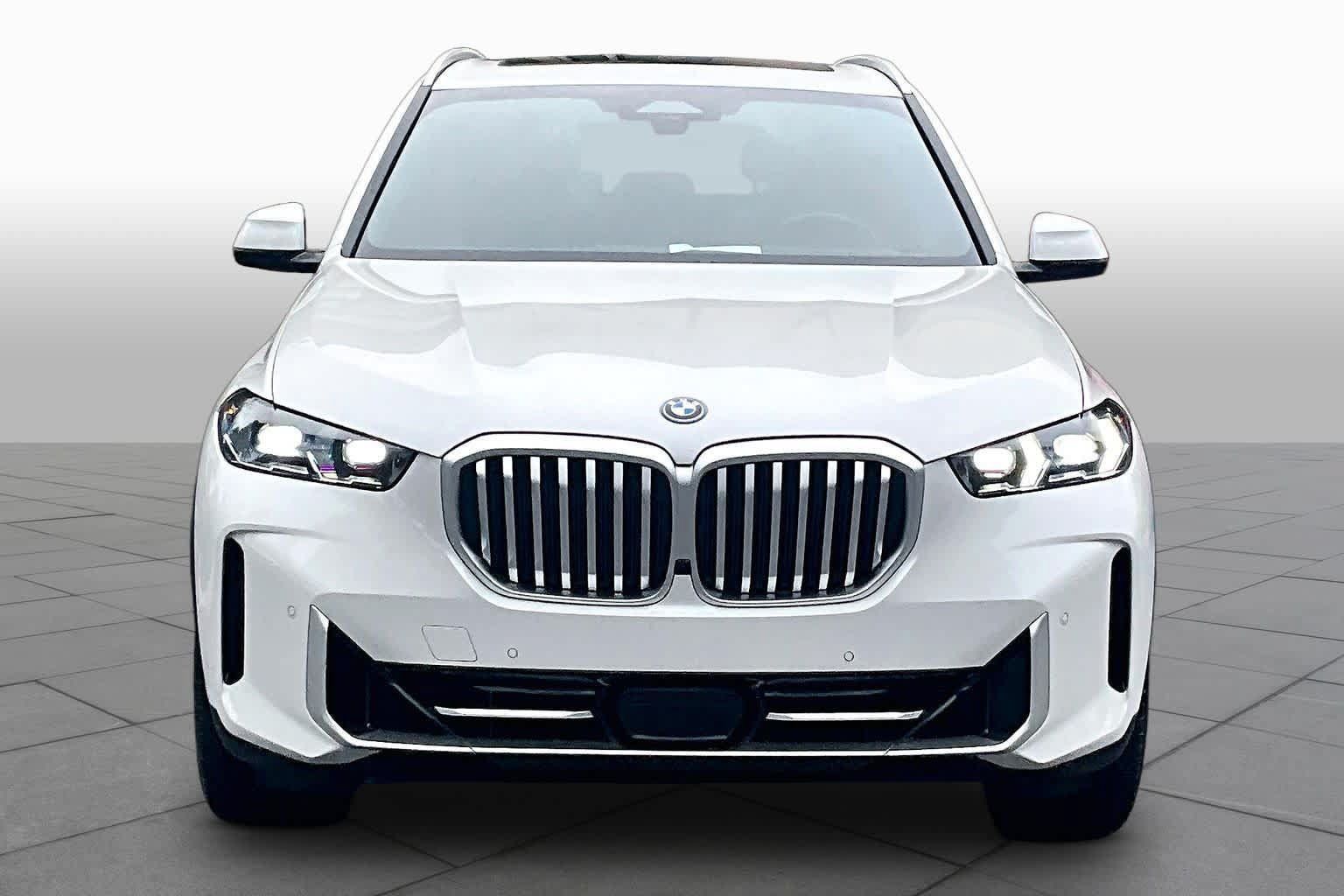 Used 2025 BMW X5 xDrive50e w/ Executive Package AWD/4WD image 4